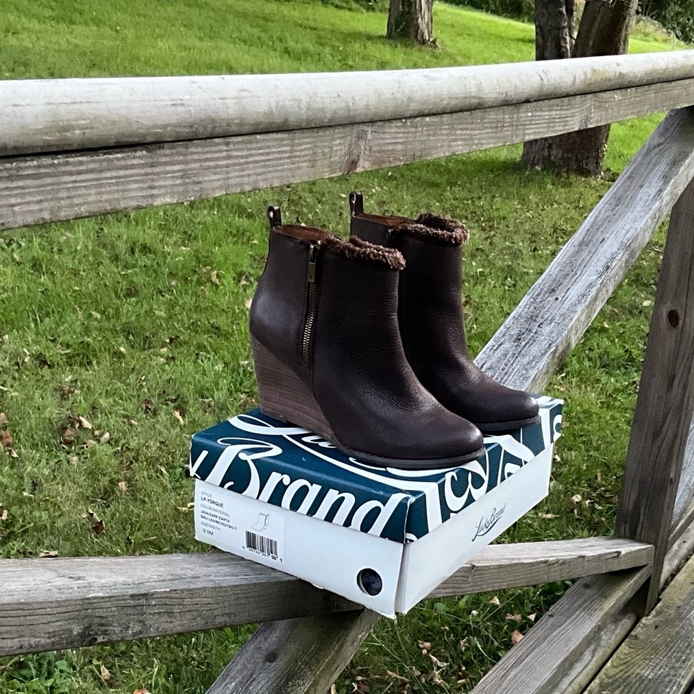 Lucky Brand LP-Yorque brown wedge booties